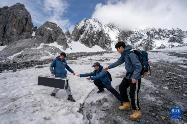 新时代中国调研行·长江篇丨玉龙雪山上的一片雪花,长江里的一滴水 新时代中国调研行·长江篇丨玉龙雪山上的一片雪花,长江里的一滴水
