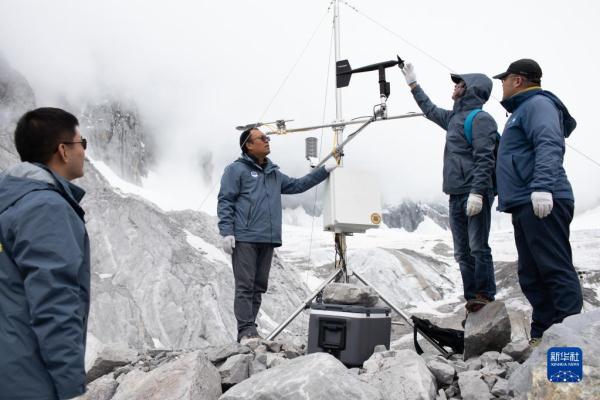 新时代中国调研行·长江篇丨玉龙雪山上的一片雪花,长江里的一滴水 新时代中国调研行·长江篇丨玉龙雪山上的一片雪花,长江里的一滴水