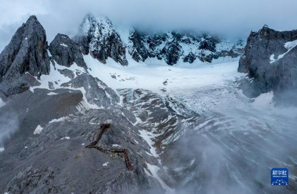 新时代中国调研行·长江篇丨玉龙雪山上的一片雪花,长江里的一滴水 新时代中国调研行·长江篇丨玉龙雪山上的一片雪花,长江里的一滴水
