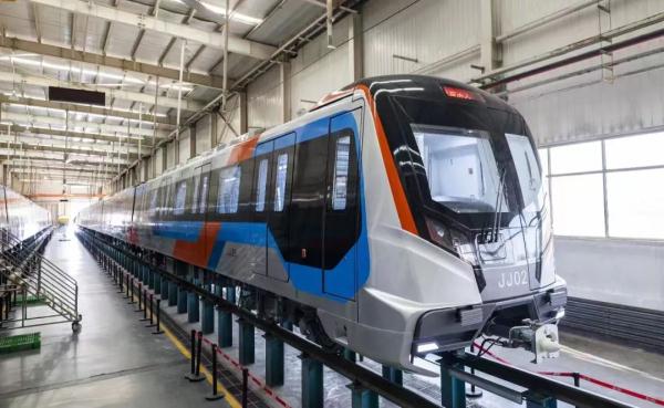 天津首条市域铁路列车亮相！长这样→