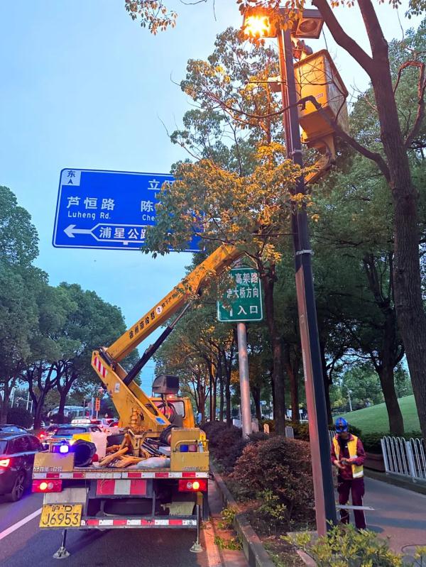 一个月投诉2590件！上海这些马路墨墨黑，步步惊心、险象环生；最新消息传来→