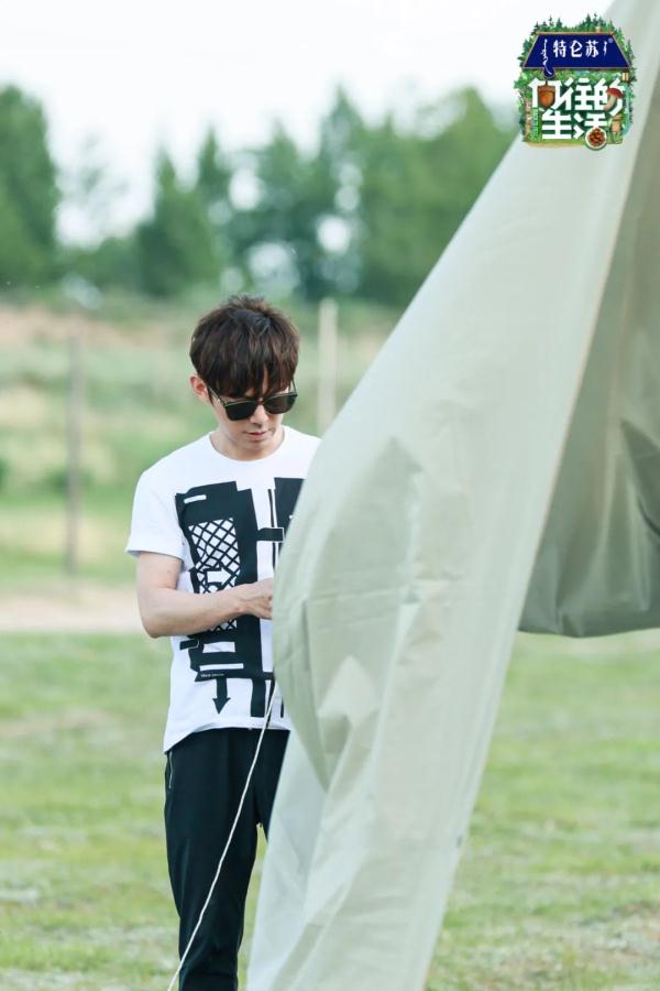 《向往的生活》重返密云 和凤凰传奇踏上乌兰布和之旅