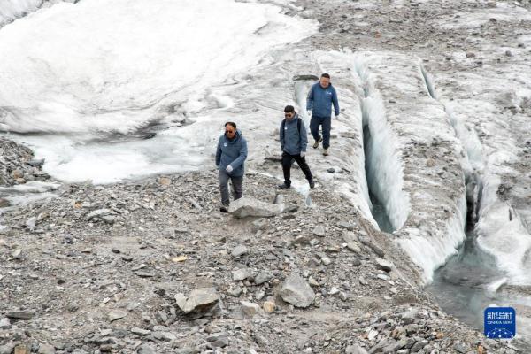 新时代中国调研行·长江篇丨玉龙雪山上的一片雪花,长江里的一滴水 新时代中国调研行·长江篇丨玉龙雪山上的一片雪花,长江里的一滴水