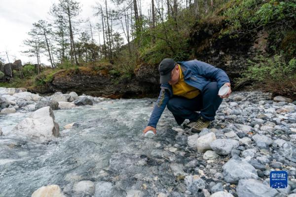新时代中国调研行·长江篇丨玉龙雪山上的一片雪花,长江里的一滴水 新时代中国调研行·长江篇丨玉龙雪山上的一片雪花,长江里的一滴水