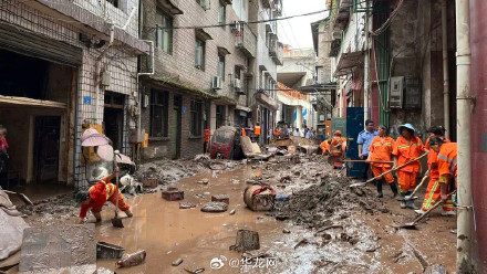 重庆市慈善总会发起万州抗洪救灾慈善募捐