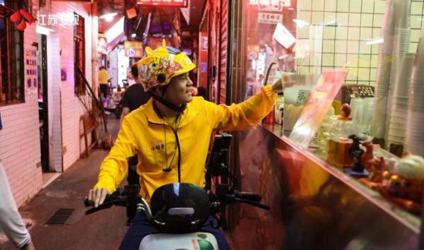 《子夜外卖》看广州石牌村“单王”破解找路难题