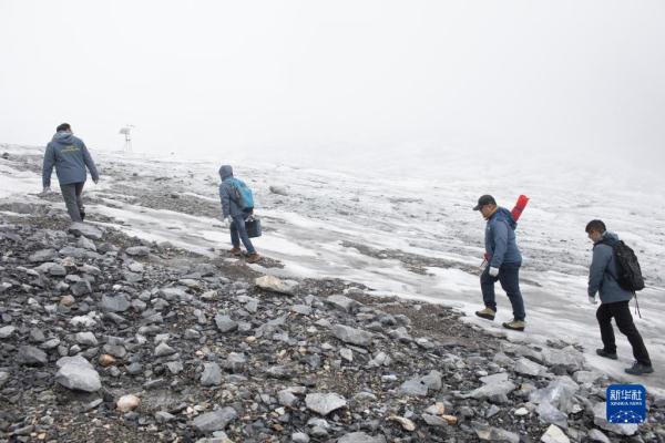 新时代中国调研行·长江篇丨玉龙雪山上的一片雪花,长江里的一滴水 新时代中国调研行·长江篇丨玉龙雪山上的一片雪花,长江里的一滴水