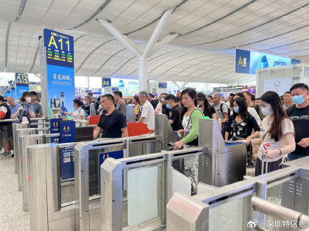 深圳北站迎来暑运客流高峰