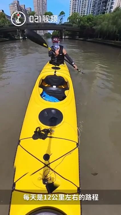 上海有人天天划船上班？6公里耗时1小时！