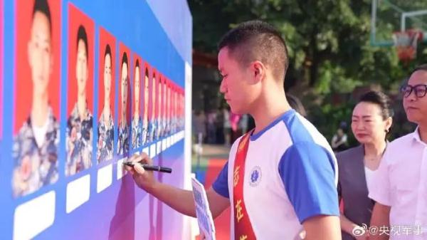 平均超一本线80分!这两所青少年航校51人被空军录取为飞行学员 平均超一本线80分!这两所青少年航校51人被空军录取为飞行学员