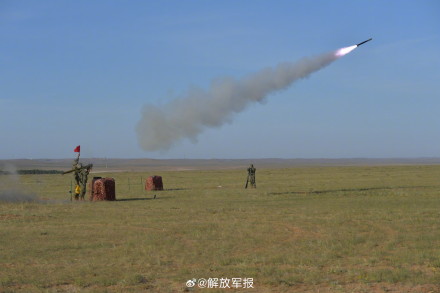 炮兵分队实弹射击 火力够足！