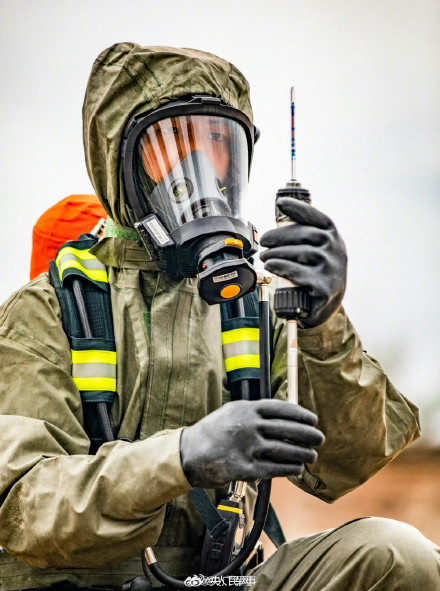 克“毒”制胜！防化兵实战化演练如电影大片