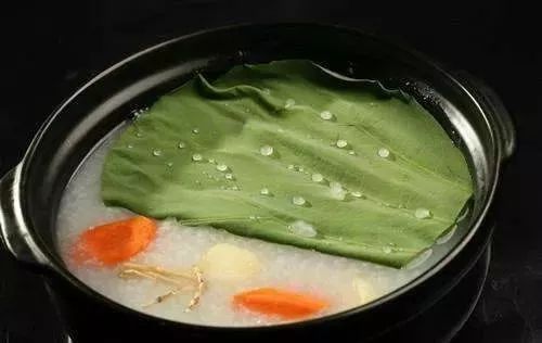 【实用知识】热茶和冰水，哪个更解暑？正确解暑方法来了！附清凉饮品推荐→