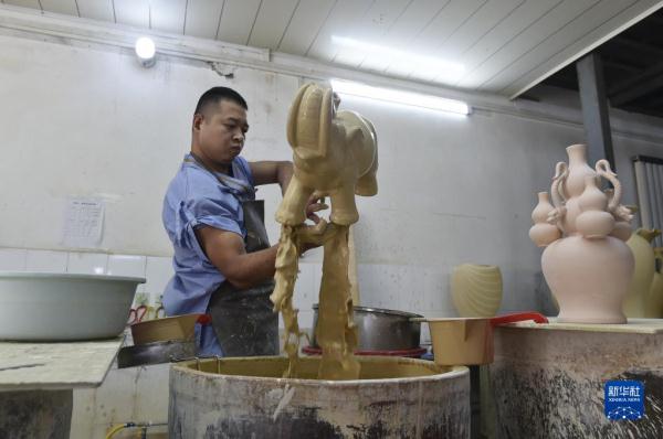 河南汝州：深耕汝瓷业沃土 推动高质量发展