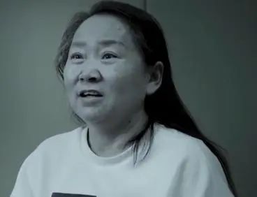落马副市长妻子打人耳光成习惯，还拿钱甩交警