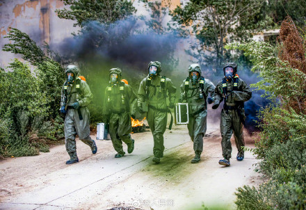 克“毒”制胜！防化兵实战化演练如电影大片