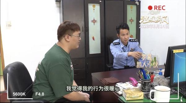 什么情况？上海一男子马路中间违停，交警竟表示：不处罚