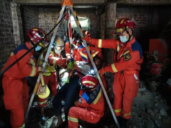 一男子跌落化粪池,不幸遇难! 一男子跌落化粪池,不幸遇难!