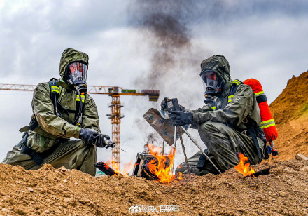 克“毒”制胜！防化兵实战化演练如电影大片