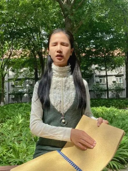 盲打键盘完成6万字论文!对于找工作,首位视障播音硕士董丽娜说…… 盲打键盘完成6万字论文!对于找工作,首位视障播音硕士董丽娜说……