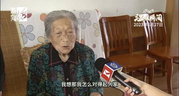 什么情况？上海一男子马路中间违停，交警竟表示：不处罚