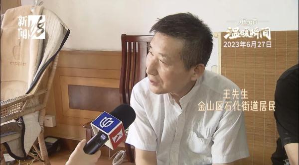 什么情况？上海一男子马路中间违停，交警竟表示：不处罚