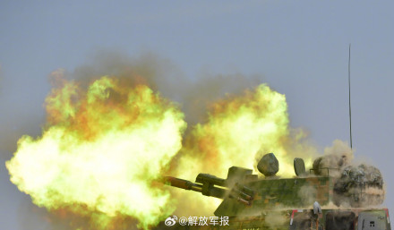 炮兵分队实弹射击 火力够足！