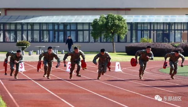 水兵亮出“肌肉铠甲”，你慕了吗？
