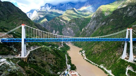 滇藏铁路哈巴雪山隧道完工 滇藏铁路哈巴雪山隧道完工