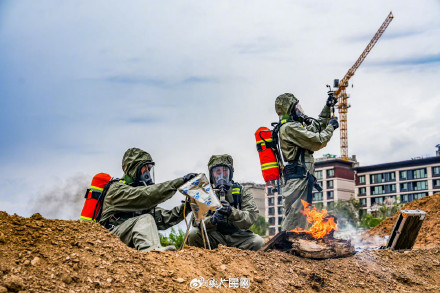 克“毒”制胜！防化兵实战化演练如电影大片