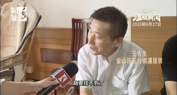 什么情况？上海一男子马路中间违停，交警竟表示：不处罚