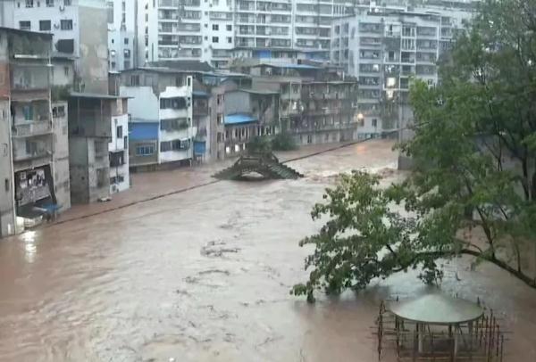 重庆万州洪灾已致17人死亡、2人失联！
