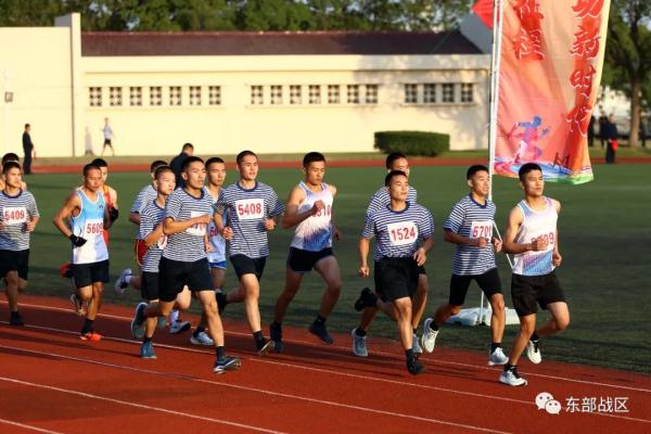 水兵亮出“肌肉铠甲”，你慕了吗？