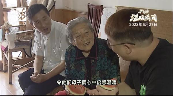 什么情况？上海一男子马路中间违停，交警竟表示：不处罚