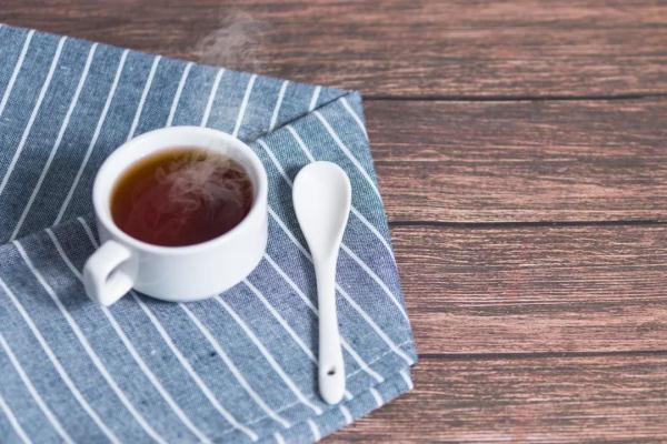 【实用知识】热茶和冰水，哪个更解暑？正确解暑方法来了！附清凉饮品推荐→