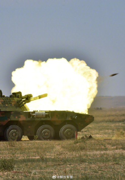 炮兵分队实弹射击 火力够足！