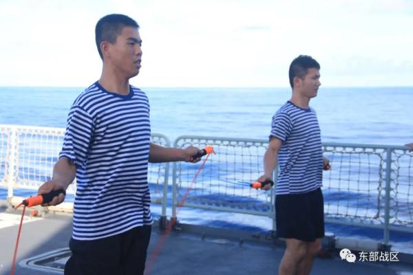 水兵亮出“肌肉铠甲”，你慕了吗？