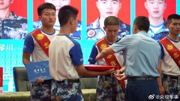 平均超一本线80分!这两所青少年航校51人被空军录取为飞行学员 平均超一本线80分!这两所青少年航校51人被空军录取为飞行学员