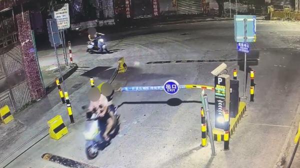 佛山三名男子一顿操作，掰断四个停车场起落杆！一查竟是因为……
