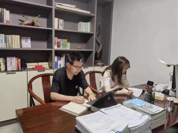 江苏这对父女火了！双双考上研究生！