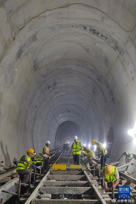 滇藏铁路丽江至香格里拉段哈巴雪山隧道施工完成