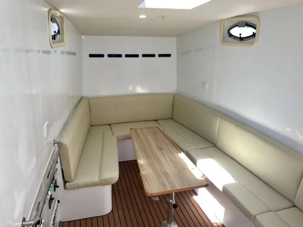 海南首艘正式运营的休闲渔船在万宁下水 海南首艘正式运营的休闲渔船在万宁下水