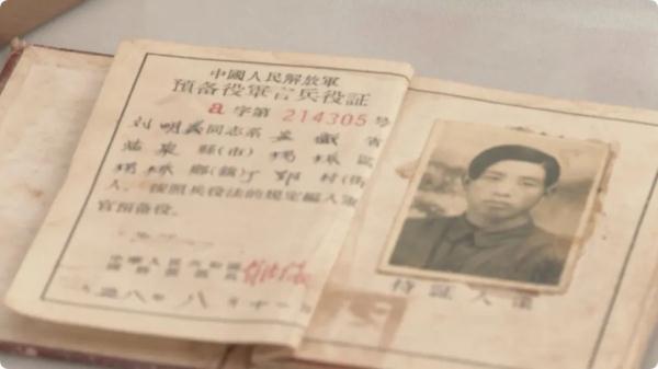 安徽两位91岁老兵再相见，互敬军礼！