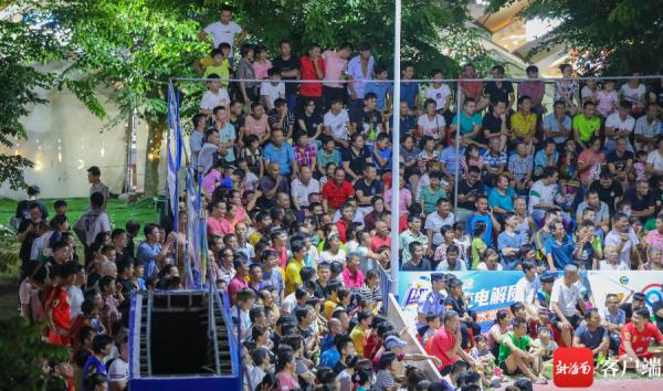 海南“村VA”火到了国外！会文镇队、东阁镇队领跑A组积分榜，更多精彩→
