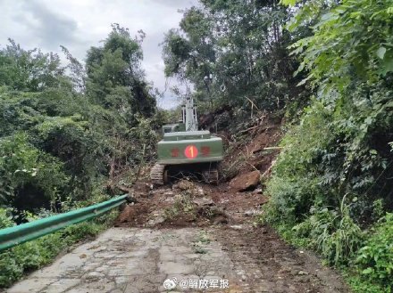 展开救援！武警官兵连夜紧急驰援湖北五峰山