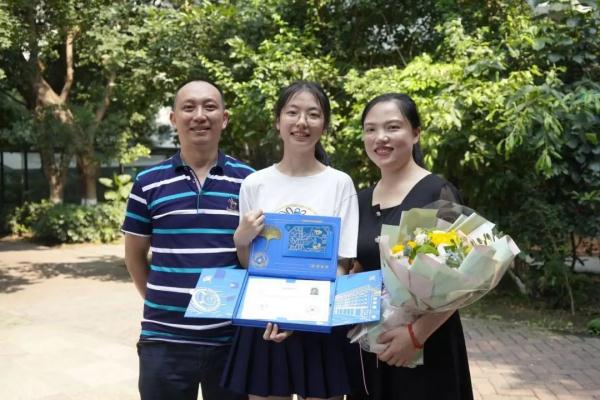 首封！各地高考录取通知书正在派送中