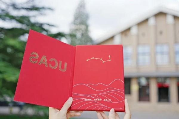 “想要得到它!”高校录取通知书有大豆7颗,连成7星,用时7年…… “想要得到它!”高校录取通知书有大豆7颗,连成7星,用时7年……