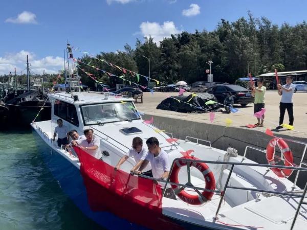 海南首艘正式运营的休闲渔船在万宁下水 海南首艘正式运营的休闲渔船在万宁下水