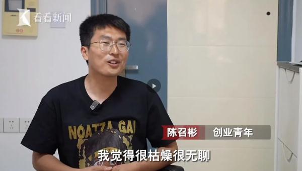 95后名校毕业,辞职来沪摆摊,竟成"排队王"! 95后名校毕业,辞职来沪摆摊,竟成"排队王"!