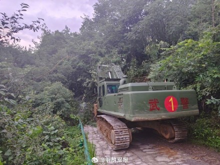 展开救援！武警官兵连夜紧急驰援湖北五峰山